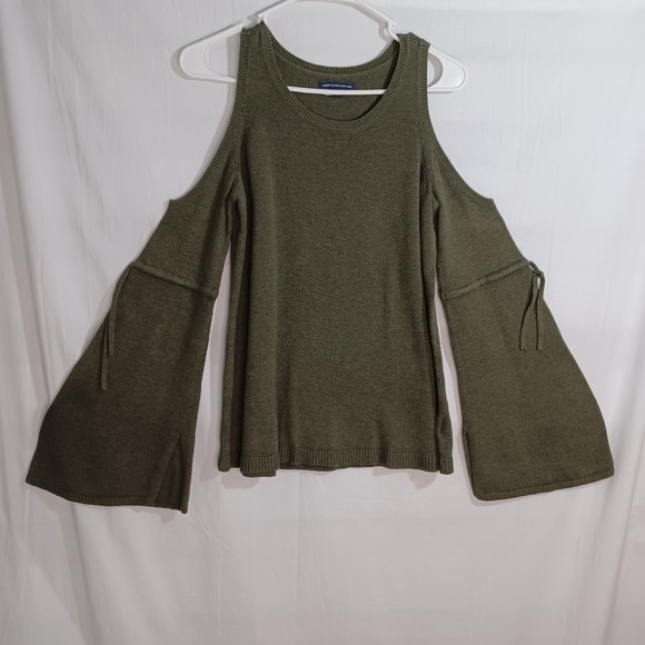 American Eagle Outfitters Tops - Women's‎ American Eagle Outfitters Olive Green Cold Shoulder Flare Sleeve Size M